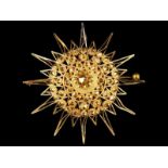 18kt geelgouden broche, tevens als hanger te dragen - tinsoldeer, diameter 55 mm