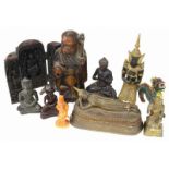 Lot Hindoeistische en Boedhistische beeldjes en snijwerken, waaronder Ganesha, Quanyin daarbij: