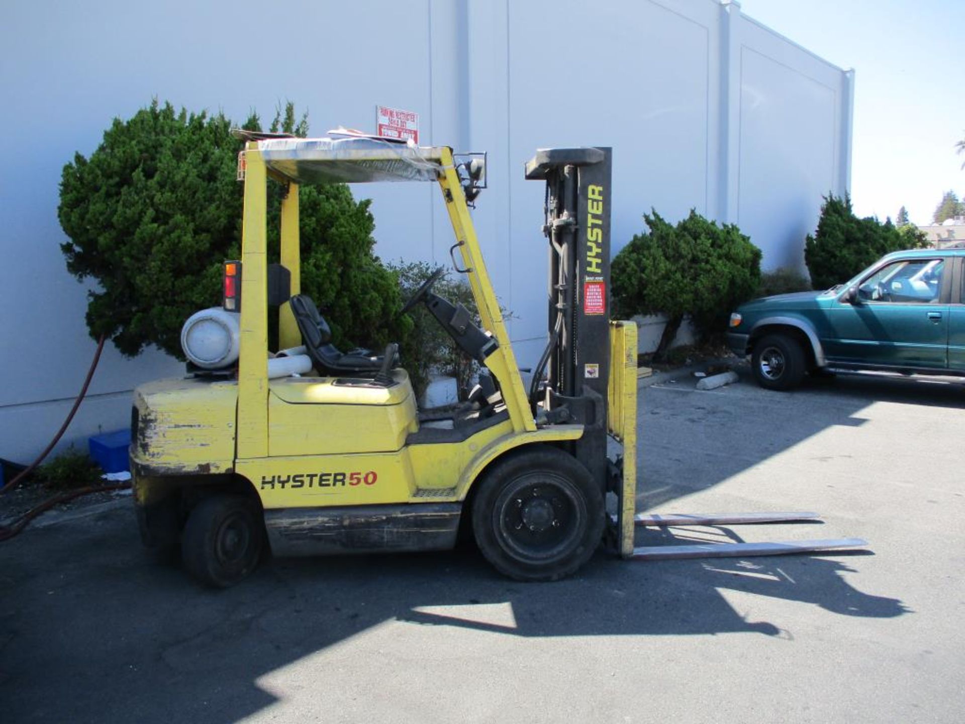 Hyster H50XM Forklift (5,000 lb. capacity)