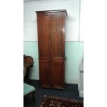 LOFTY MAHOGANY LINEN PRESS