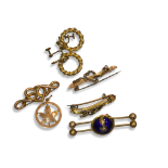 9CT GOLD GEM SET AND SEED PEARL BROOCH