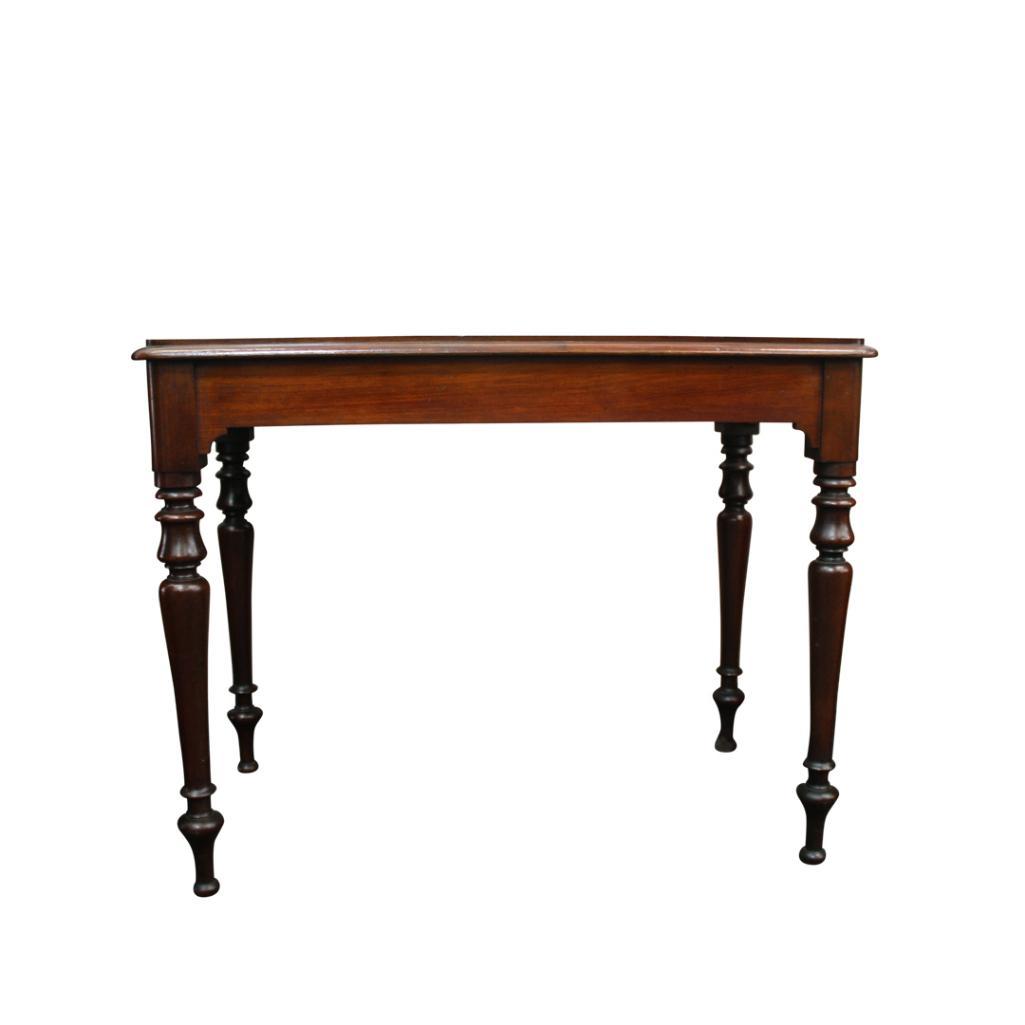 VICTORIAN MAHOGANY OCCASIONAL TABLE