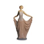 LLADRO FIGURE OF A WOMAN