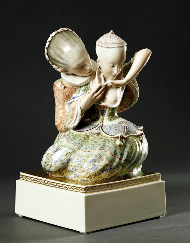 Gerhard HENNING (1880-1967) - Fairytale III Overglaze porcelaine figurine for Royal [...] - Image 2 of 4