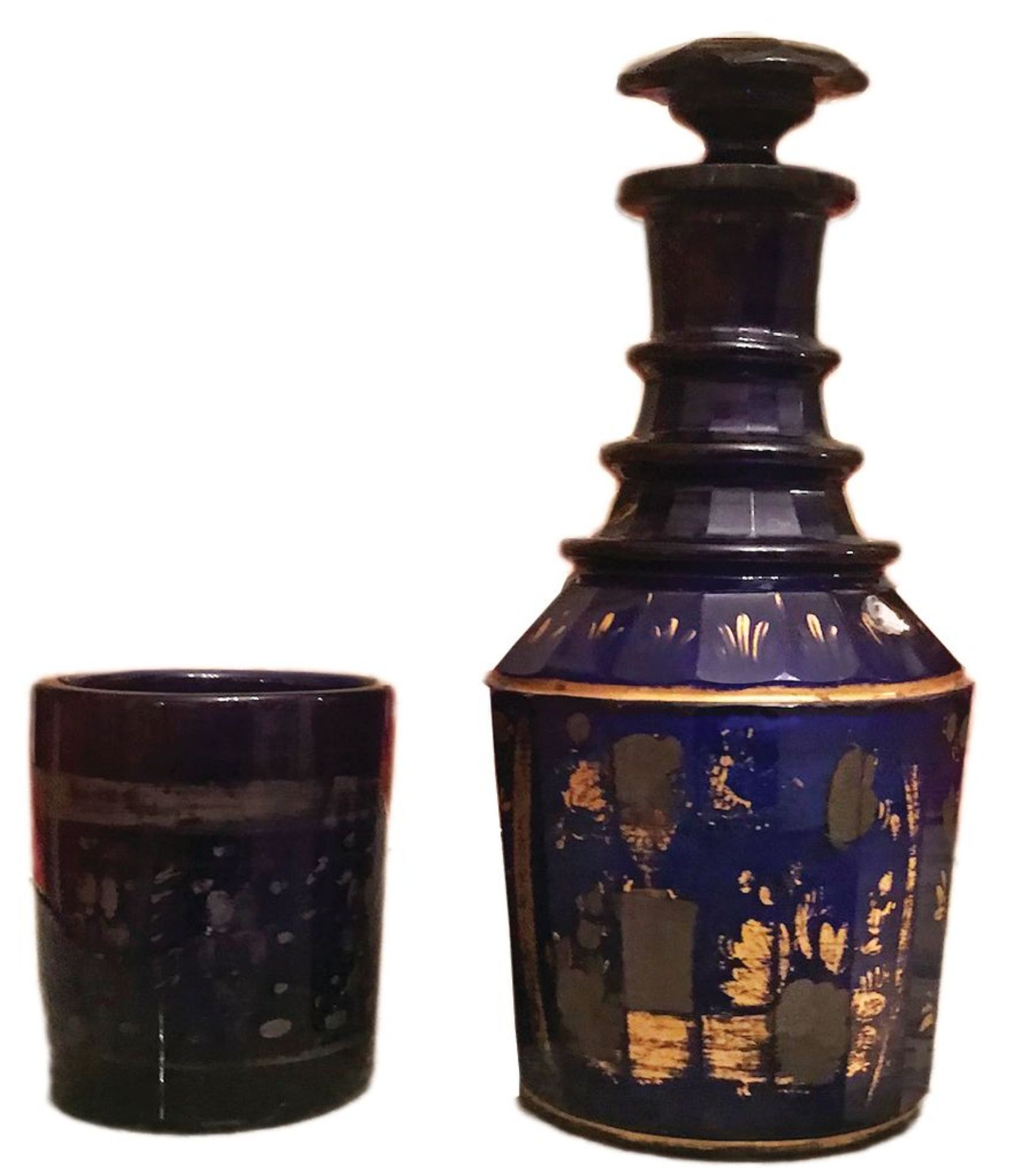 Carved blue cobalt jar with cover Cobalt glass, colored with gold and silver H: 22,5 [...]
