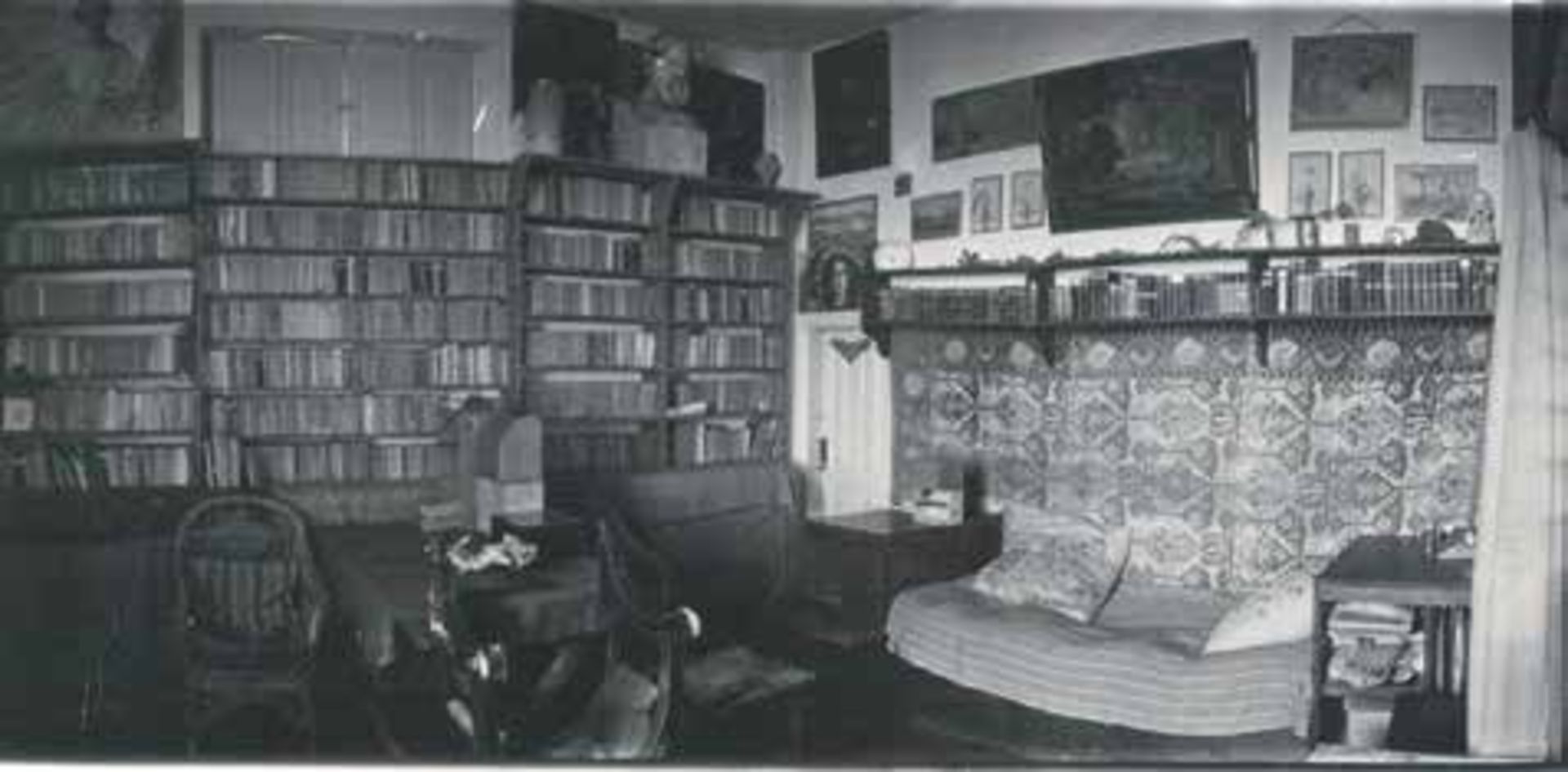 Two photographs: The interiors of Maximilian Voloshin’s house in Koctebel. [...] - Bild 3 aus 3