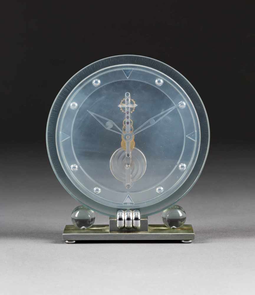 TISCHUHR 'JAEGER LECOULTRE' Schweiz, 20. Jh. Plexiglas, Metall, teils verchromt. H. 14,5 cm.