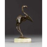 ANTONÍN MÁRA1877 Prag - 1946 ebendaFlamingo Bronze, braun patiniert, grüner Onyx. Ges.- H. 17 cm, H.