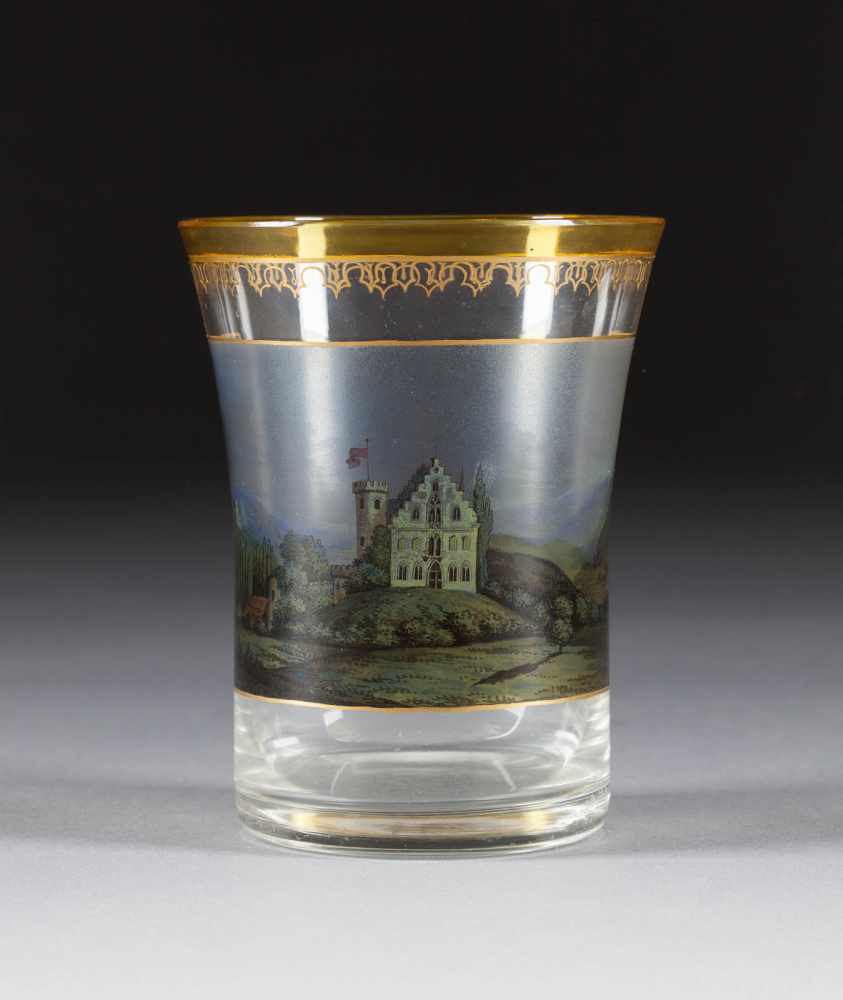 BECHER MIT DER ANSICHT VON SCHLOSS ROSENAU BEI COBURG Deutsch, um 1830 Farbloses Glas, part. gelb