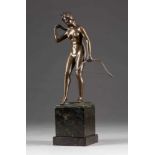 SPIRO SCHWATENBERGTätig zwischen 1898-1920Diana Bronze, braun patiniert, schwarzer Marmor. Ges.-