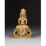 BUDDHA AMITAYUS China, 18. Jh. Bronze, vergoldet. H. 18,7 cm. Inschrift 'Da-Qing Qianlong Genyin