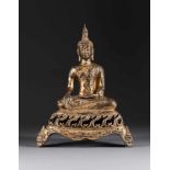 BUDDHA SHAKYAMUNI IM MEDITATIONSSITZ Thailand, 19. /20. Jh. Bronze, mit goldfarbener Lackfassung. H.