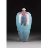 MEIPING-VASE China, wohl 19. Jh. Keramik, feinmaschige craquelierte blau-rote Laufglasur. H. 34