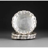 NEUN PLATZTELLER Österreich-Ungarn, Pest, zw. 1872-1922 Silber. D. 19,7 cm, 1286 g. Punziert mit