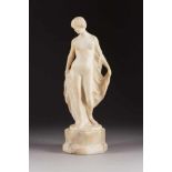 ALFREDO NERITätig 1. Hälfte 20. Jh. in FlorenzFrauenakt mit Tuch Alabaster. H. 43,5 cm. Verso