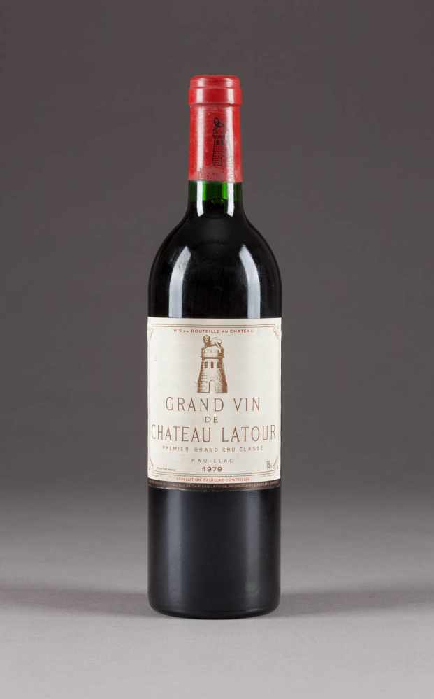 CHÂTEAU LATOUR GRAND VIN 1979 PAUILLAC 6 Flaschen, 0,75l; 2 Flaschen (hf), 4 Flaschen (in).