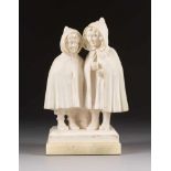 GIUSEPPE BESSI1857 Volterra - 1922 ebendaZwei Mädchen in Regenmänteln Alabaster. H. 26 cm. Verso