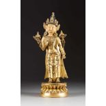 STEHENDER BODHISATTVA Tibet, 18./19. Jh. Bronze, vergoldet, part. farbig gefasst. H. 42,5 cm. Im