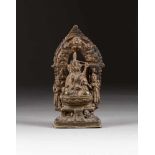 PADMASAMBHAVA AUF GEFUßEM LOTOSTHRON Nepal, 18./19. Jh. Bronze. H. ca. 16 cm. Min. besch., min.