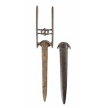 KATAR (DOLCH) Indien, 19. Jh. oder früher Eisen geschmiedet, Leder. Ges.-L. ca. 48 cm, L. 27 cm (
