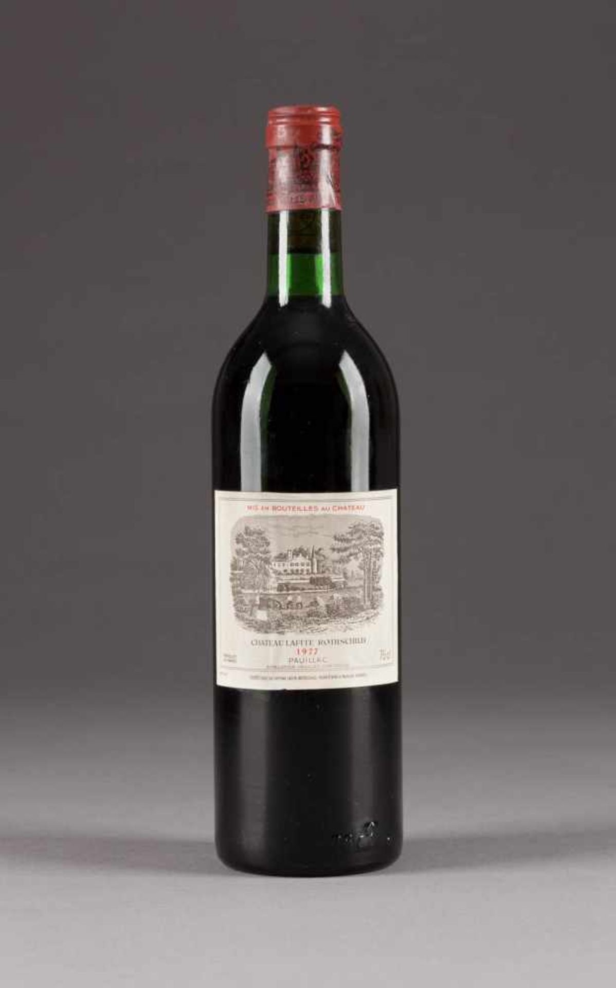 CHÂTEAU LAFITE-ROTHSCHILD 1977 PAUILLAC 2 Flaschen, 0,75l (in/ts), ein Etikett am oberen Rand min.