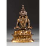 SITZENDER BUDDHA Tibet, 18. Jh. Bronze, part. vergoldet. H. ca. 19 cm. Im Boden gemarkt. Part. ber.,