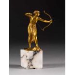 GEORGES MORIN1874 Berlin - 1950 ebendaBogenschützin Bronze, vergoldet, Achat (?)-Sockel. Ges.- H. 17