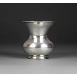 KLEINE VASE Italien, Florenz, nach 1968 Silber. H. 15,3 cm, 352 g. Punziert mit Garantiemarke,