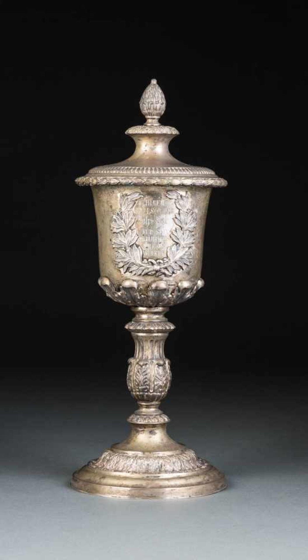 HISTORISMUS-DECKELPOKAL Deutsch, um 1872 Silber, innen vergoldet. H. 37 cm, 707 g. Punziert mit