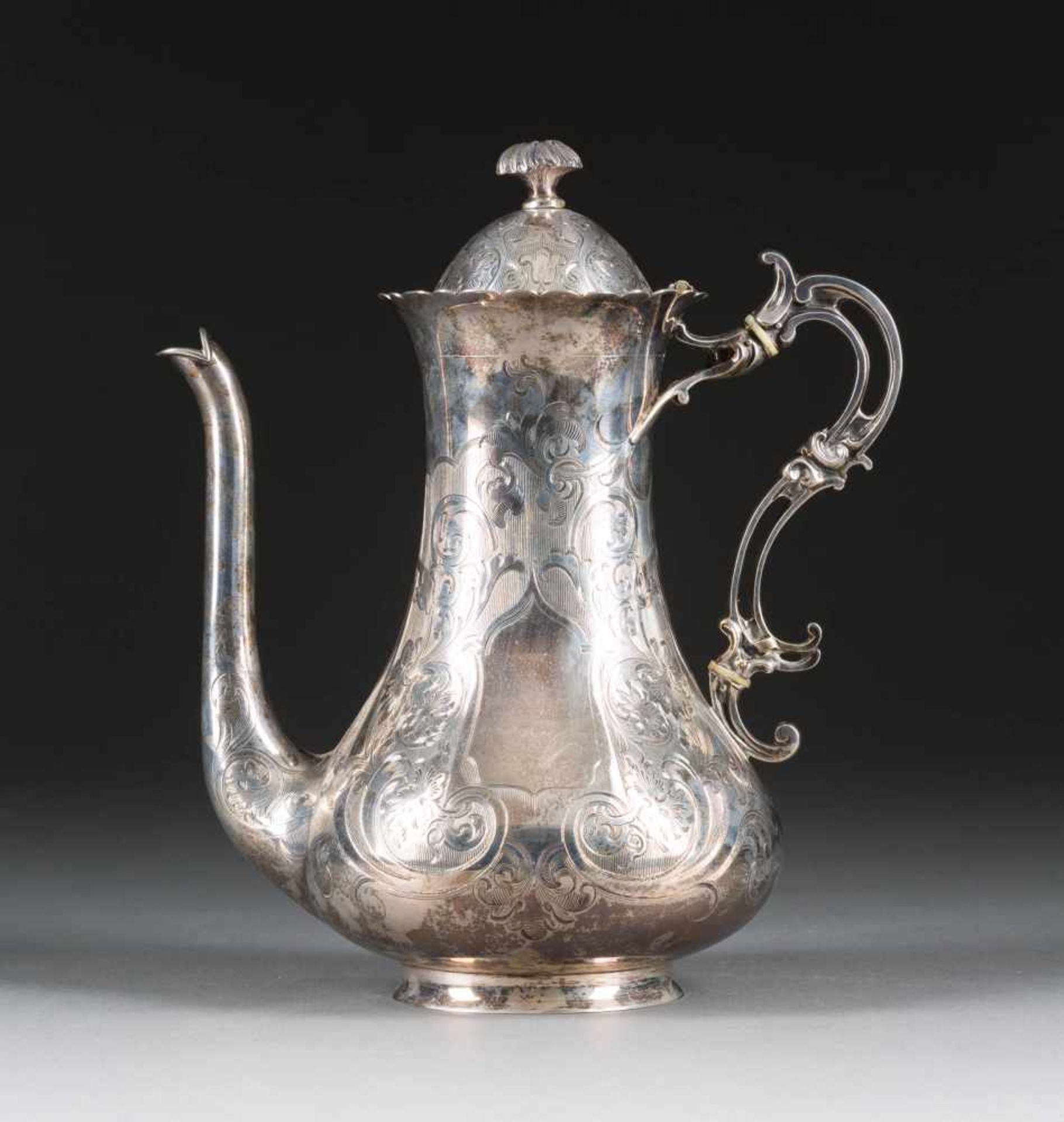 GROSSE KAFFFEEKANNE England, London, Joseph Angell & Joseph Angell Jr., 1846 Silber. H. 25,5 cm, 840