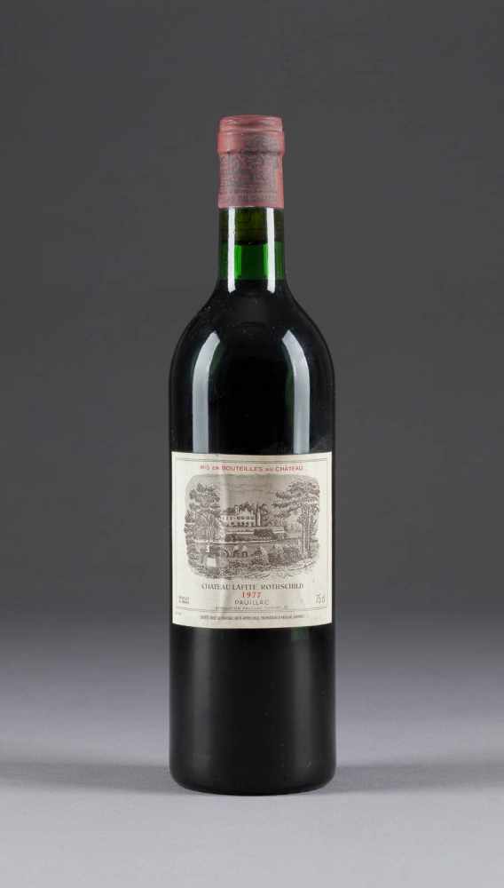 CHÂTEAU LAFITE-ROTHSCHILD 1977 PAUILLAC 6 Flaschen, 0,75l; 5 Flaschen (in), 1 Flasche (hs).