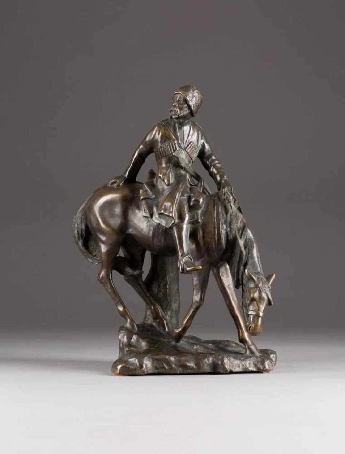 REITENDER KOSAKE 2. Hälfte 20. Jh. Bronze, dunkel patiniert. H. 36,5 cm.A BRONZE FIGURE OF A COSSACK