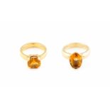 PAAR RINGE 2-tlg. Gelbgold. 1) Ein rund facettierter Citrin, ca. 3,8 ct., Ringmaß ca. 55. Ges.-