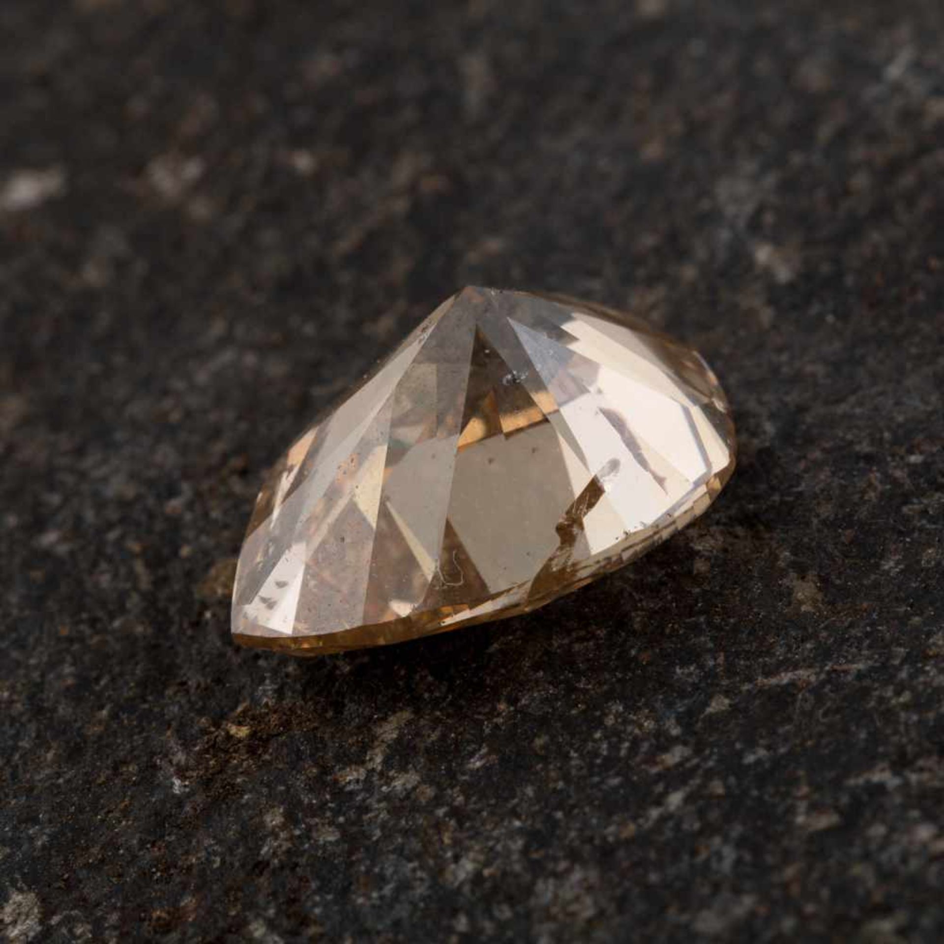UNGEFASSTER DIAMANT - 10.40 CARAT Diamant im Tropfenschliff. 16.19 x 12.02 x 8.73 mm, 10.40 ct.. - Bild 3 aus 4