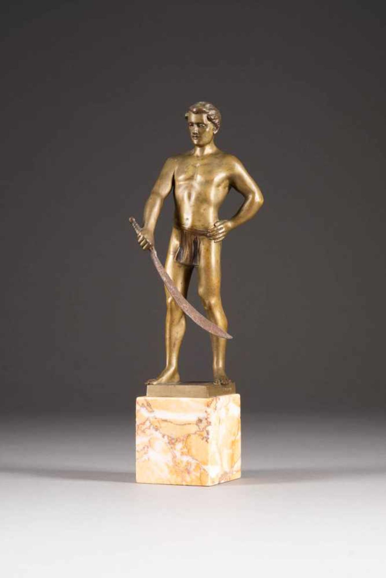 HANS KECKDeutscher Bildhauer, tätig Anfang 20. Jh.Antiker Krieger Bronze, hell patiniert,