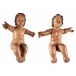 PAAR PUTTI Wohl deutsch, um 1700 Holz, plastisch geschnitzt, farbig gefasst. H. je 40 cm. Jeweils