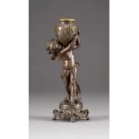 AUGUSTE MOREAU1861 Dijon - 1906 ParisPutto mit einer Vase Bronze, braun patiniert. H. 24 cm.