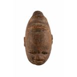 MASKE Nigeria, Afrika, 2. Hälfte 20. Jh. Holz, weiße Farbpigmente. H: 31,5 cm. Kunsthandwerk.