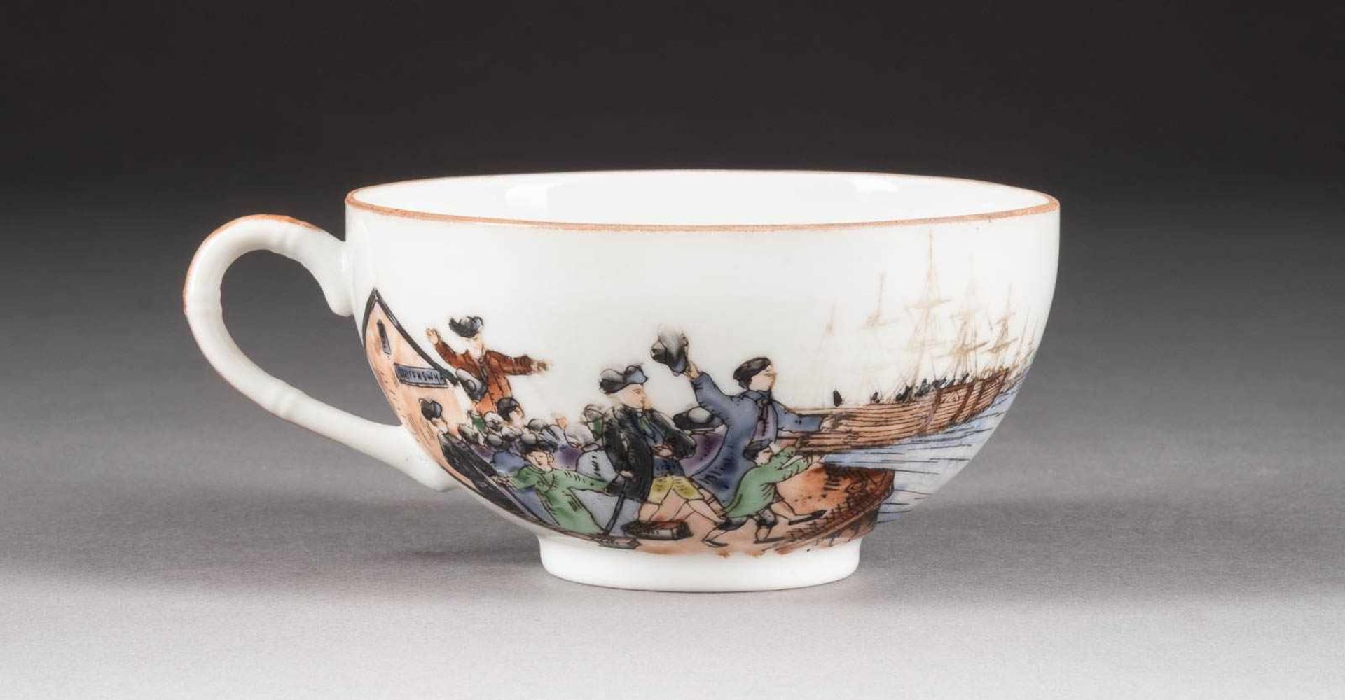 TASSE MIT FIGÜRLICHER SZENE China, Anfang 20. Jh. Porzellan, polychrome Aufglasurbemalung. H. 5,5