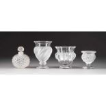 RENÉ LALIQUE1860 Ay/Champagne - 1945 ParisVIER GLASOBJEKTE Frankreich, 20. Jh. Farbloses, gepresstes