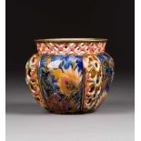 CACHEPOT Ungarn, Zsolnay Pécs, um 1900 Keramik, heller Scherben, cremefarbene Glasur, polychrome
