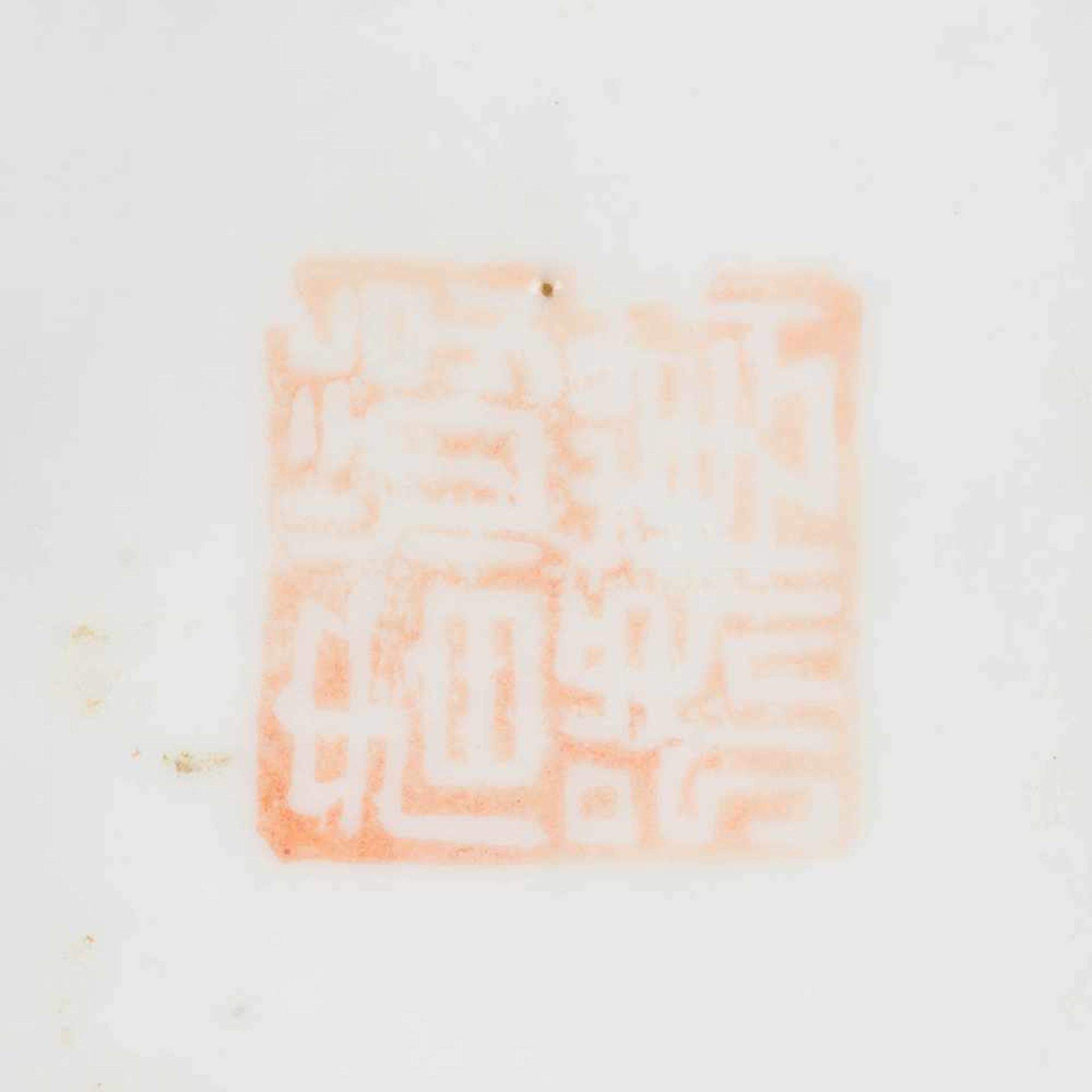 ZWEI KLEINE VASEN China, um 1900 Porzellan, polychrome Aufglasurbemalung. H. 22,5 cm-22,6 cm. - Image 6 of 6