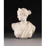 FRANZÖSISCHER BILDPLASTIKERTätig um 1900Diana von Versaille (nach antikem Original) Alabaster. H.