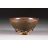 TEESCHALE (JIANZHAN) China, wohl 19. Jh. Keramik, schwarz-braune Hasenfell-Glasur. H. 6,4 cm, D. ca.