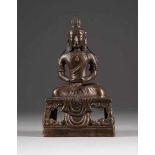 SITZENDER AMITAYUS Tibet, 18. Jh. Bronze, braun patiniert. H. 19,7 cm. Best., altersgemäße