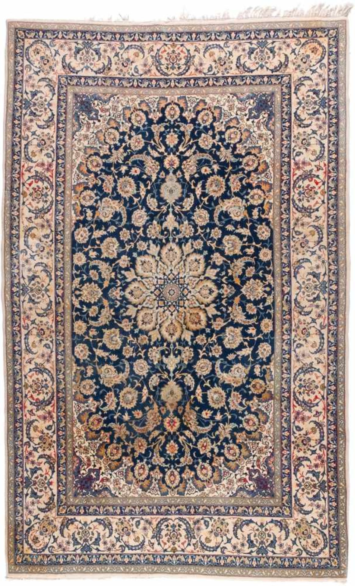 ISFAHAN KORK AUF SEIDE Persien, um 1970248 x 155 cm. Gebrauchsspuren.