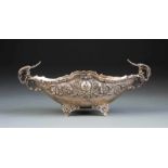 KLEINE JARDINIERE Griechenland, Mitte 20. Jh. Silber, innen vergoldet. L. 29,7 cm, 400 g. Punziert