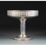 GROSSE TAZZA Bremen, Bremer Silberwarenfabrik, Anfang 20. Jh. Silber, innen vergoldet. H. 24,6 cm,