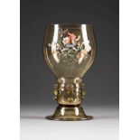 POKAL Deutsch, wohl Theresienthal, um 1900 Grünliches Klarglas, polychrome Malerei, Goldrand. H.