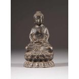 SITZENDER BUDDHA China, 19./20. Jh. Bronze, dunkel patiniert. H. 17 cm. Ber.